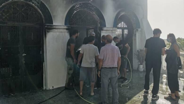 Αστυπάλαια: Μεγάλες ζημιές από την φωτιά στο ναό στη Παναγιά τη Πορταΐτισσα (pics)