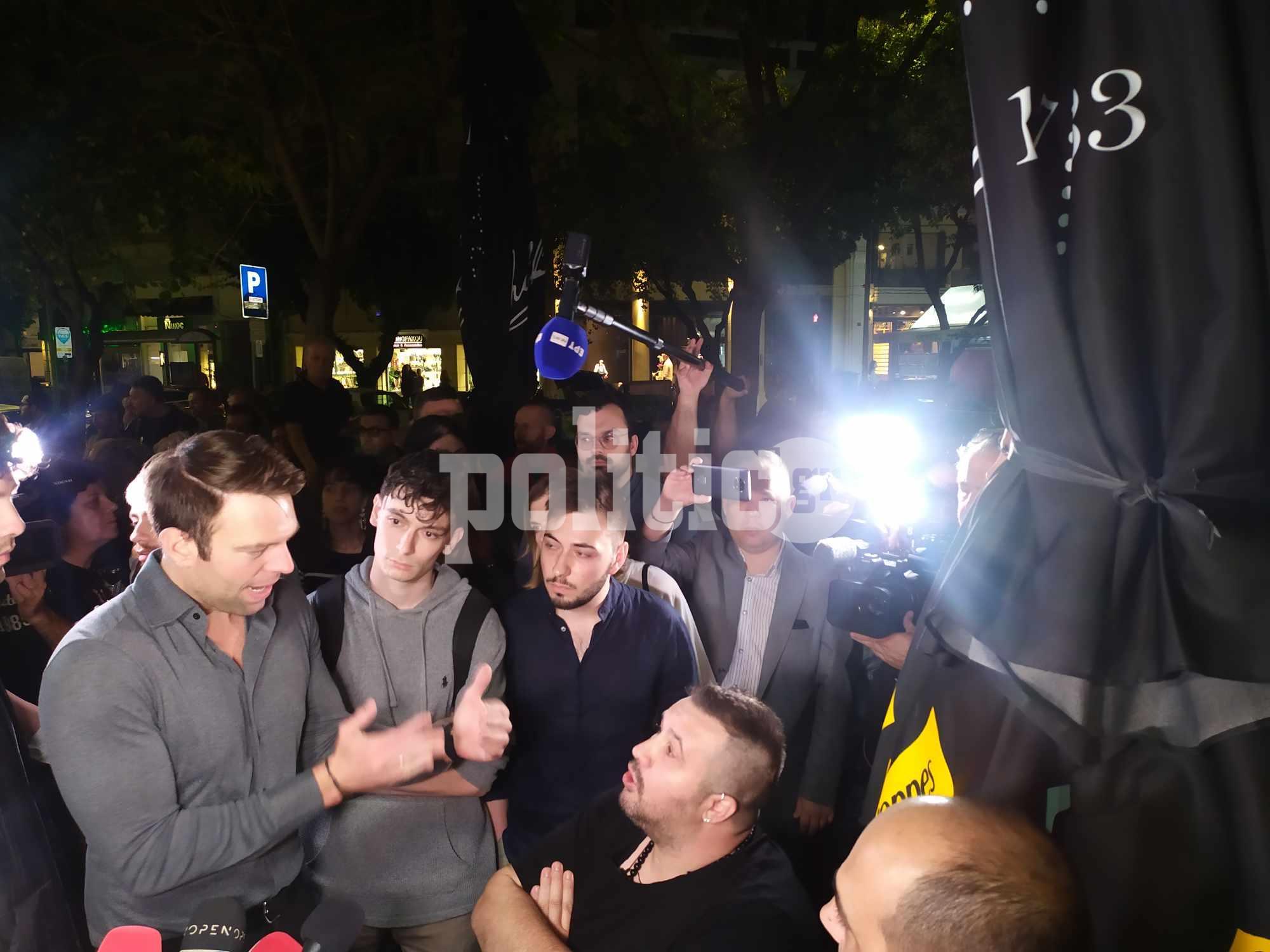 Κασσελάκης σε πολίτη με αμαξίδιο: «Ό,τι χρειαστείς είμαι εδώ» (ΒΙΝΤΕΟ)