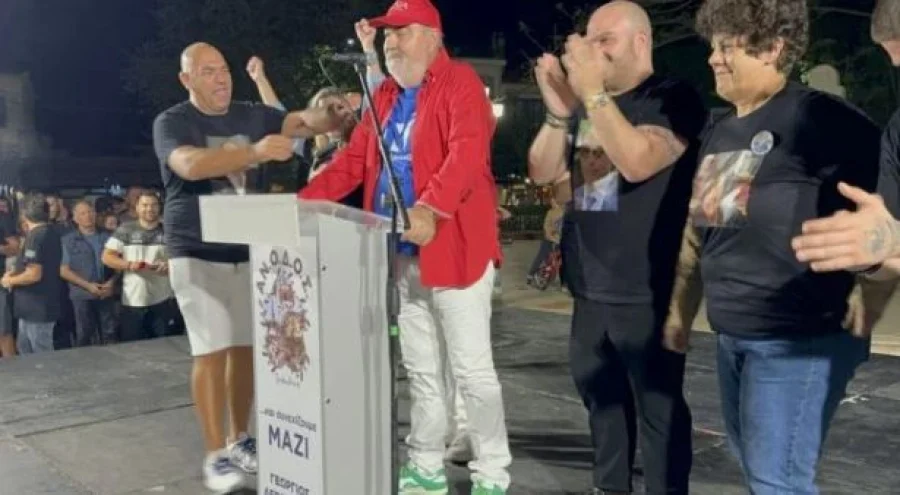 Τριφυλία – Γιώργος Λεβεντάκης: Πανηγύρισε την επανεκλογή του ως Δήμαρχος με μπλουζάκι ΝΔ, καπελάκι ΣΥΡΙΖΑ και παπούτσια ΠΑΣΟΚ