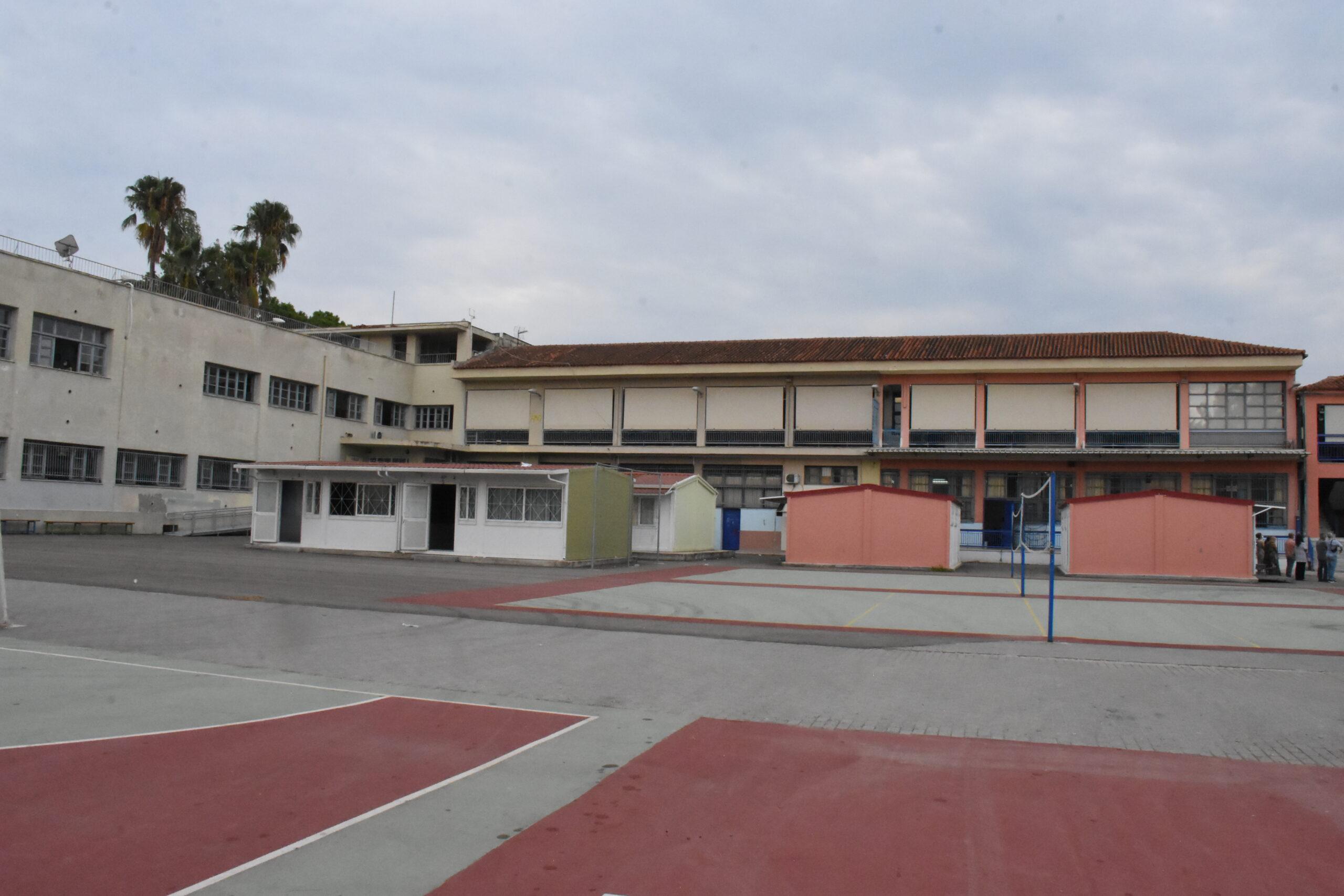 Τρίκαλα: Μαθητής έβγαλε μαχαίρι σε σχολείο – Απειλούσε τον καθηγητή και τους συμμαθητές του