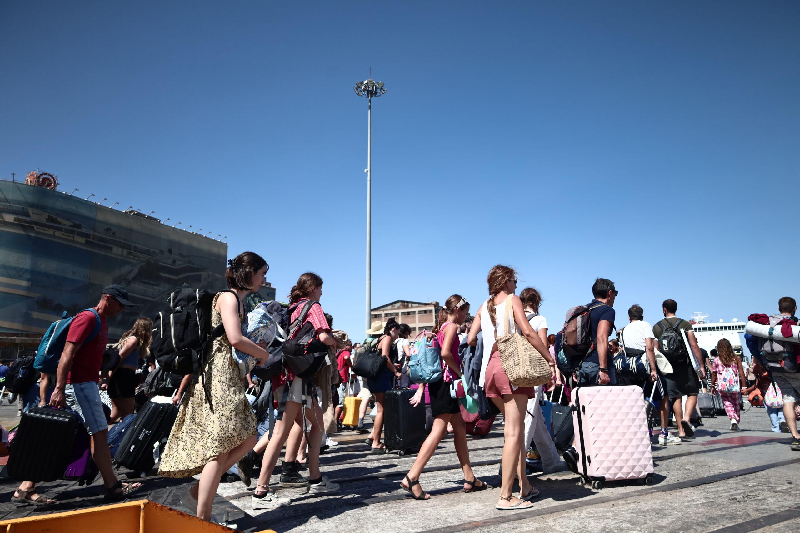 Youth Pass: Τον Νοέμβριο ανοίγει η πλατφόρμα υποβολής αιτήσεων