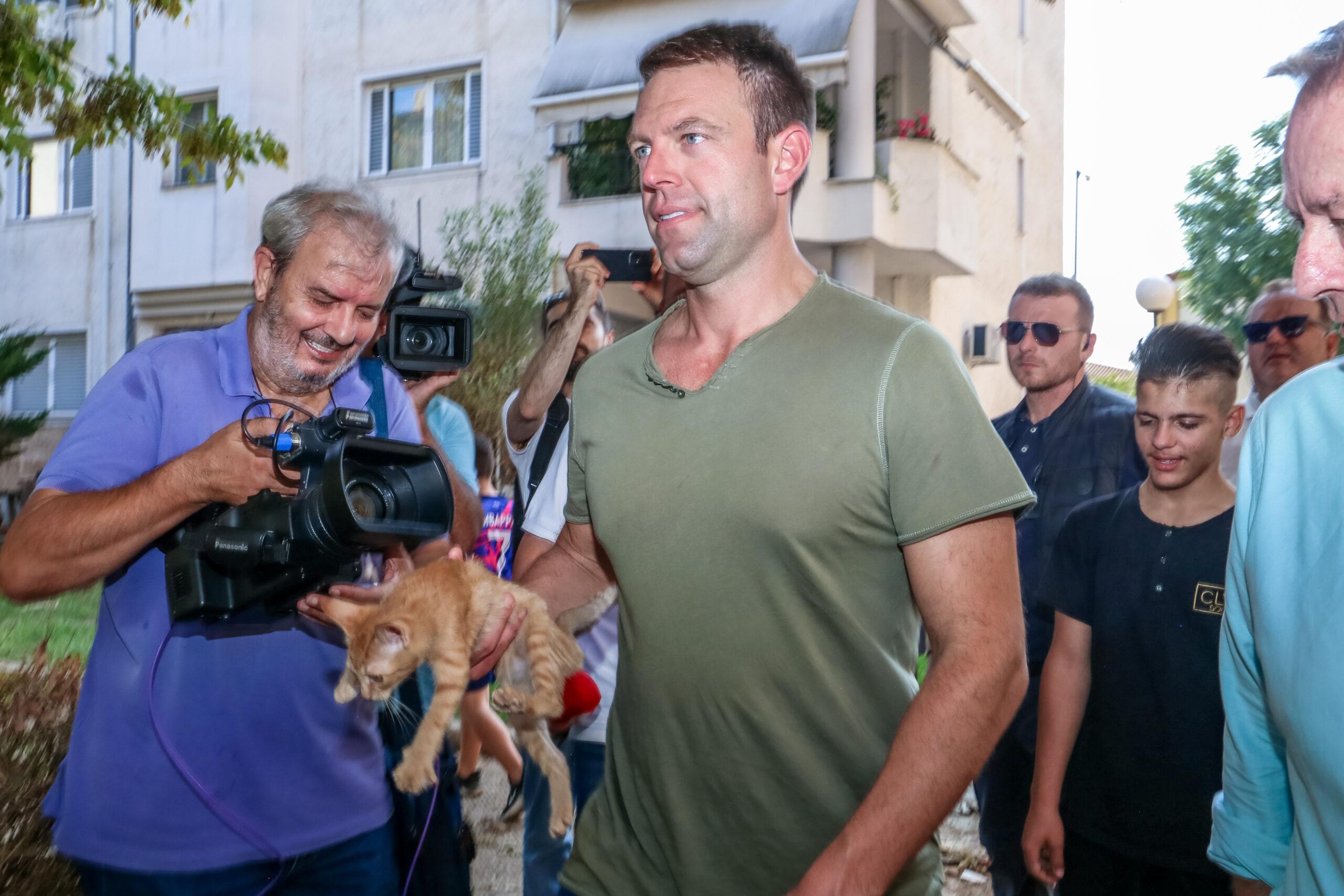 Στέφανος Κασσελάκης από Βόλο: «Χρειάζονται χέρι βοήθειας και όχι χαστούκι»