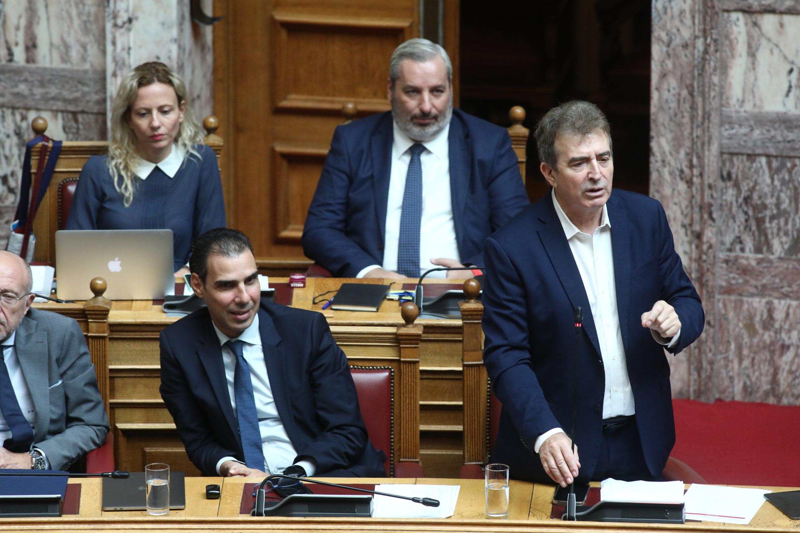 Χρυσοχοΐδης: «Έχει λήξει η θητεία του προέδρου του ΕΟΦ και δε θα ανανεωθεί ξανά»