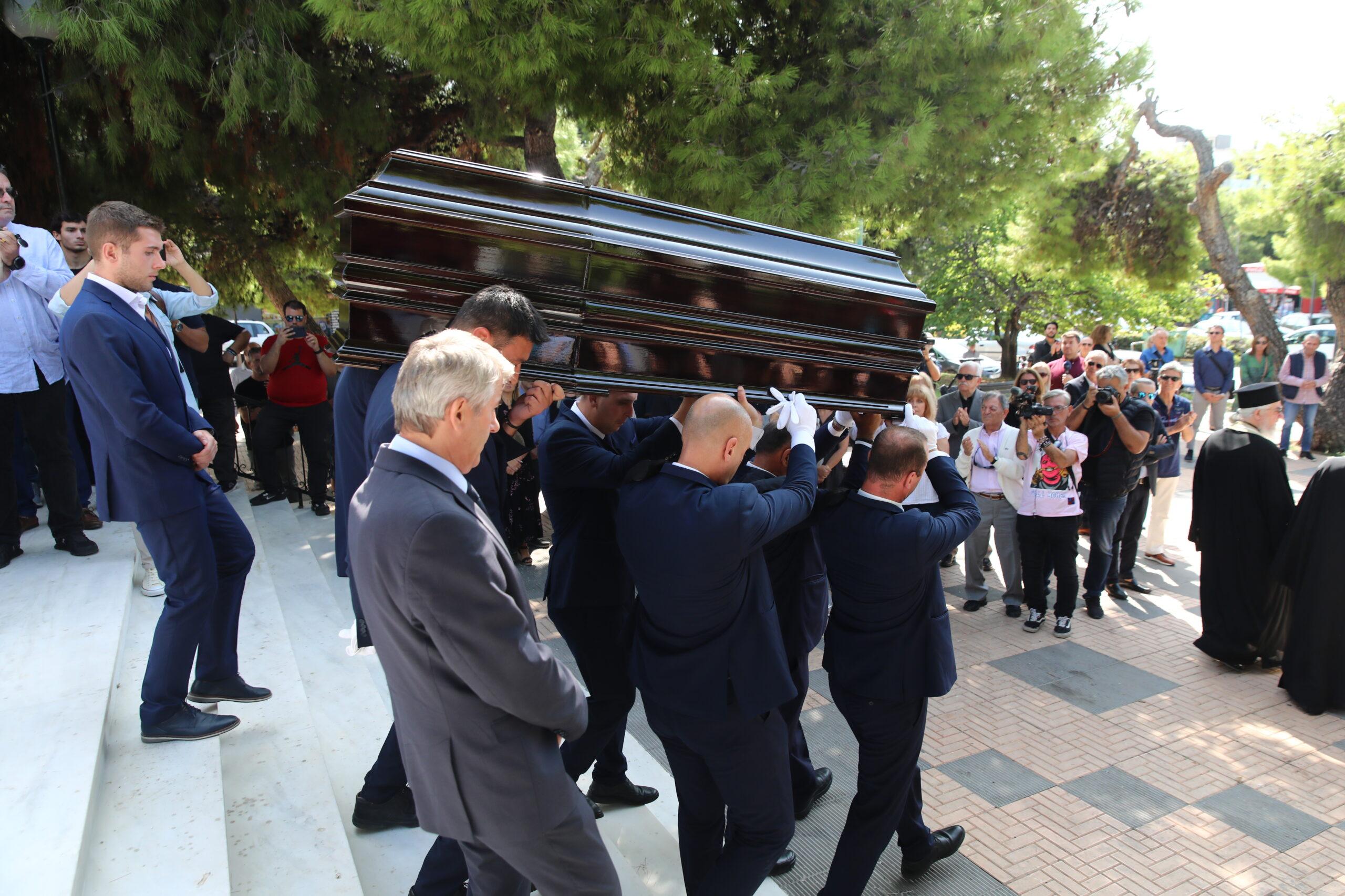 Γ. Ιωαννίδης: Συγκινητικός επικήδειος από την κόρη του – Χρησιμοποίησε στίχους της Μαρινέλας
