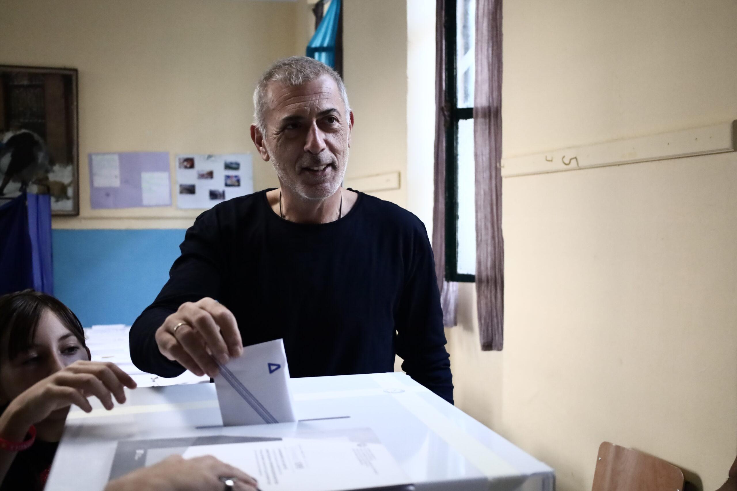 Στον Πειραιά ψήφισε ο Γιάννης Μώραλης