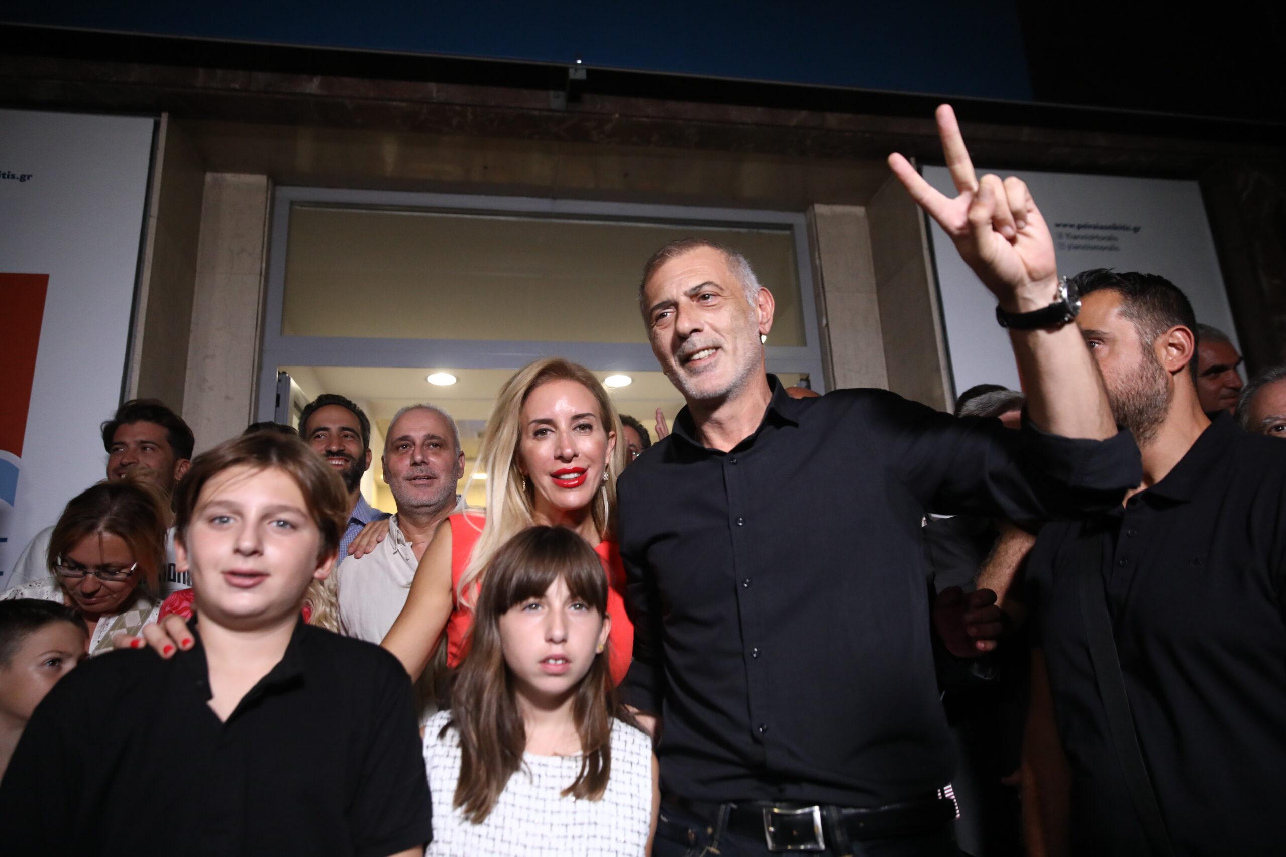 Πειραιάς: Ξανά δήμαρχος ο Γιάννης Μώραλης – «Μας επέλεξαν για δύο λόγους»