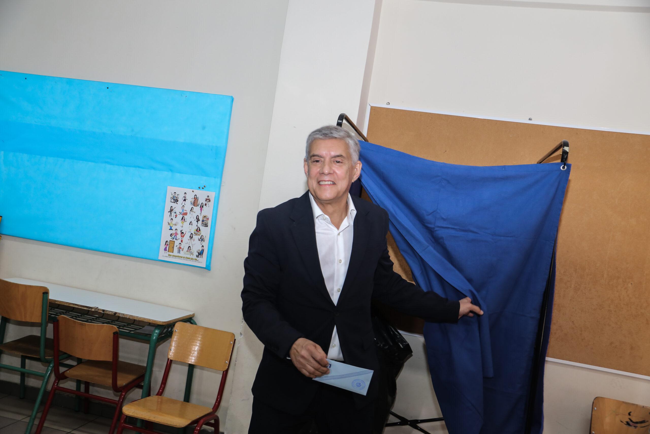 Βουτηγμένες στις «λάσπες» 50.000 ψήφοι για τον Κώστα Αγοραστό