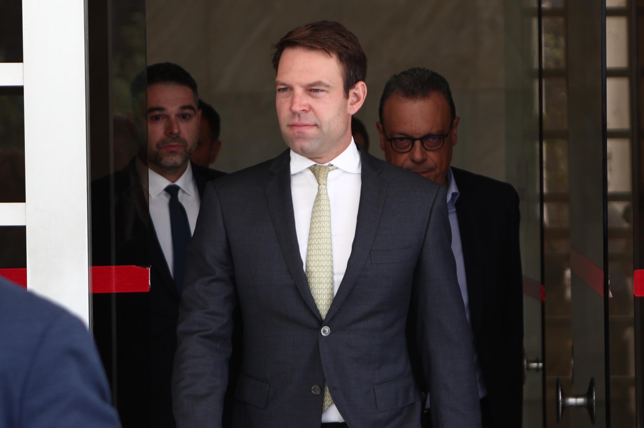 Κασσελάκης κατά Μητσοτάκη: Συνεχής υποβάθμιση της ποιότητας της δημοκρατίας από τη ΝΔ