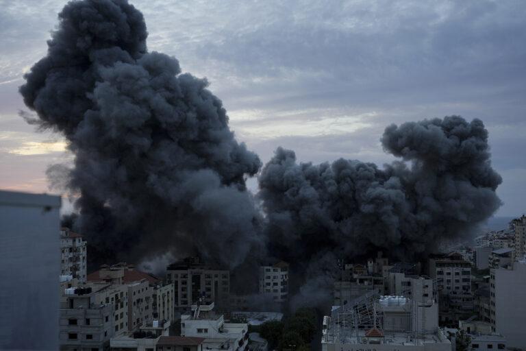 Γάζα: Έκρηξη και σειρήνες ασθενοφόρων στο πέρασμα της Ράφα