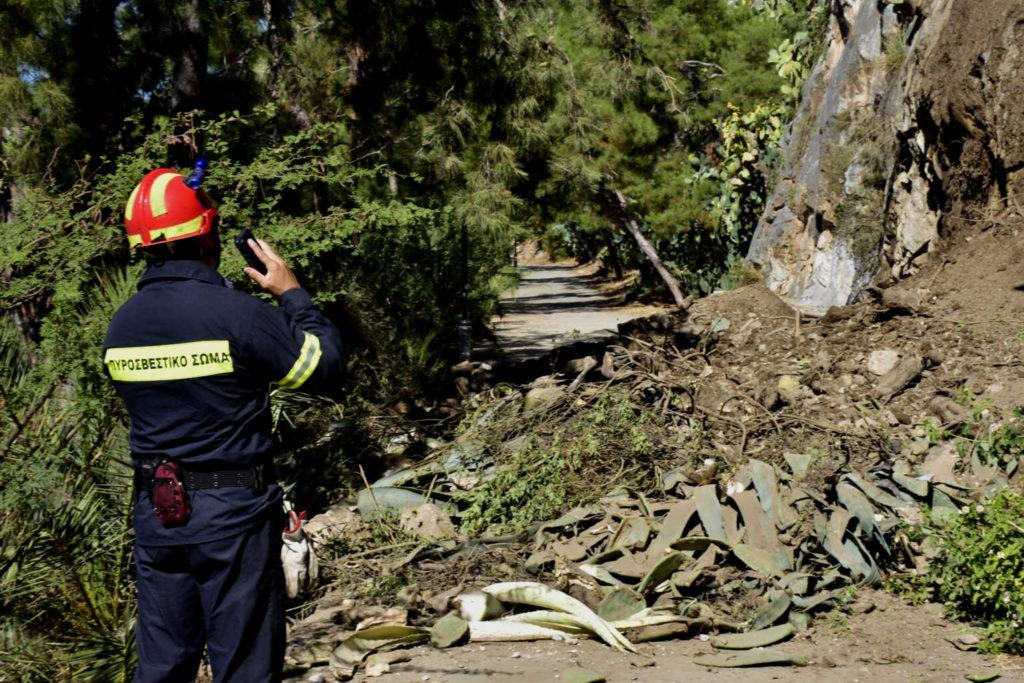 Ρόδος: Σώα ανασύρθηκε η Γερμανίδα τουρίστρια που έπεσε σε φαράγγι