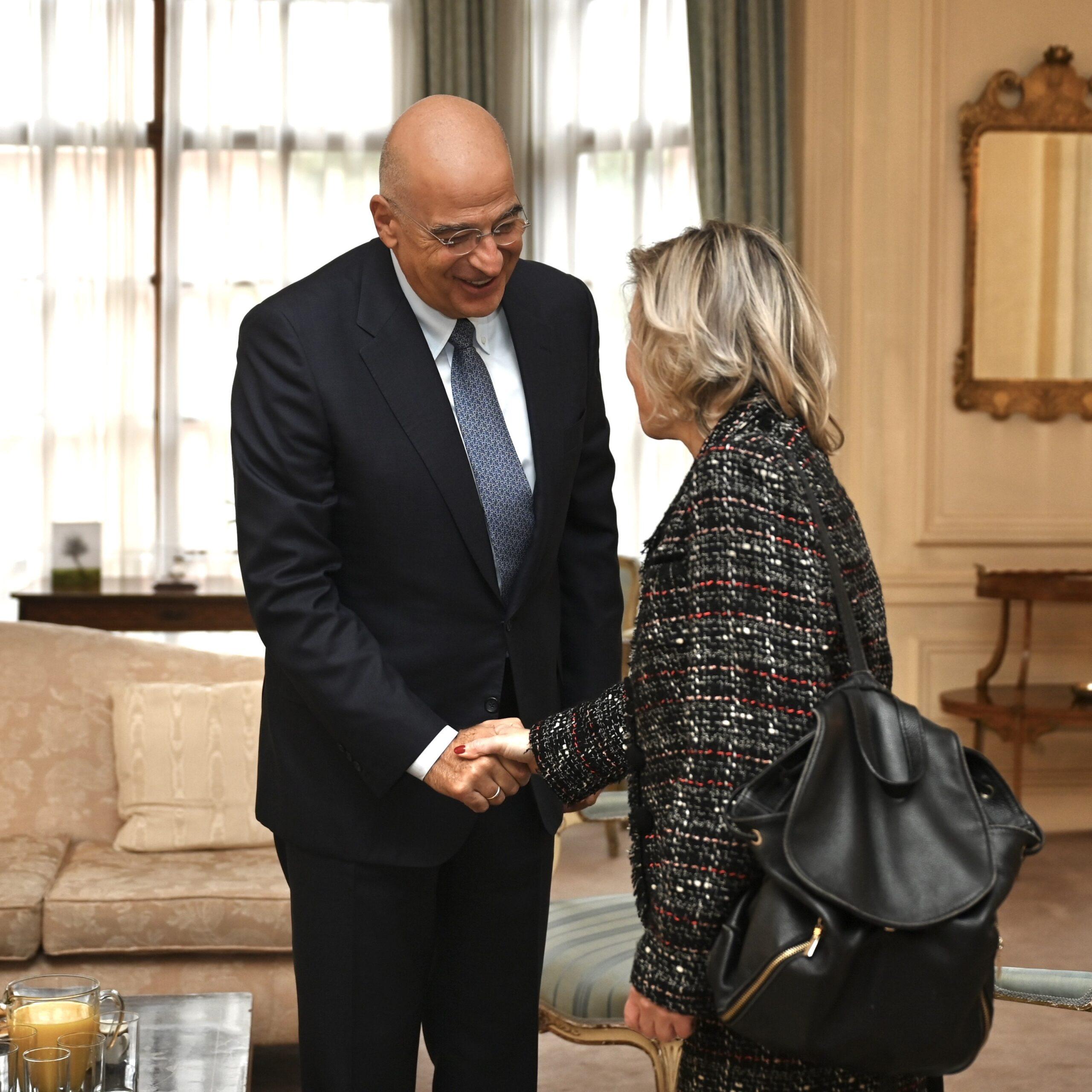 Ν.Δένδιας: Συνάντηση στο Λονδίνο με εκπροσώπους της Βουλής για θέματα άμυνας