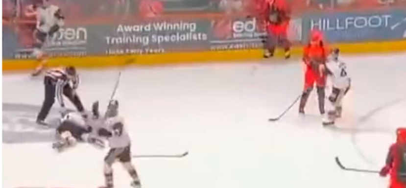 Σοκαριστικό βίντεο: Η στιγμή που το παγοπέδιλο κόβει τον λαιμό στον παίκτη του Χόκεϊ – ΠΡΟΣΟΧΗ ΣΚΛΗΡΕΣ ΕΙΚΟΝΕΣ