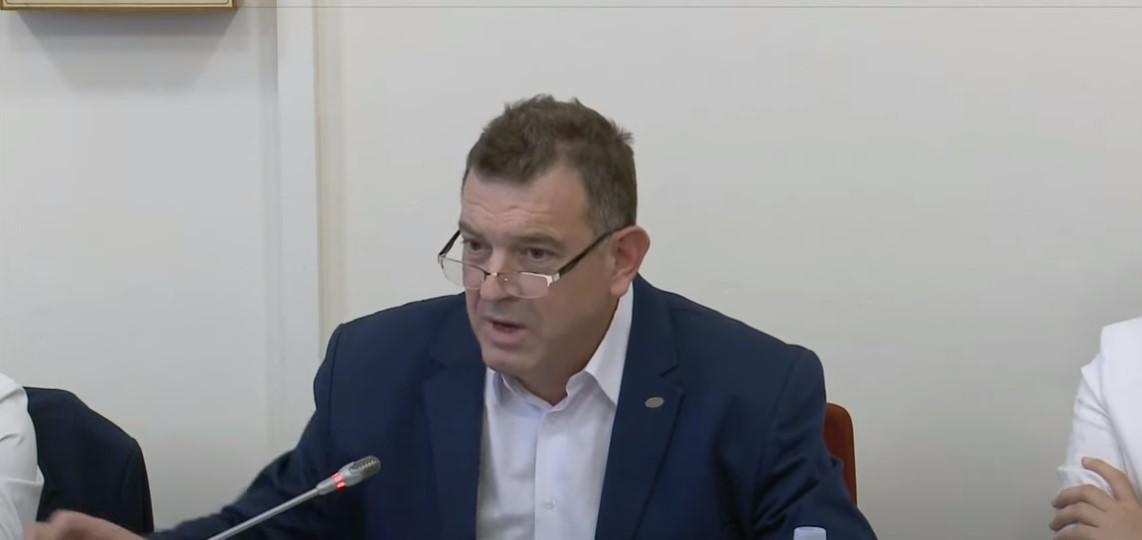 Ο Θωρακοκαρδιοχειρουργός Νίκος Παπαδόπουλος επιτίθεται στην κυβέρνηση για το ΕΣΥ