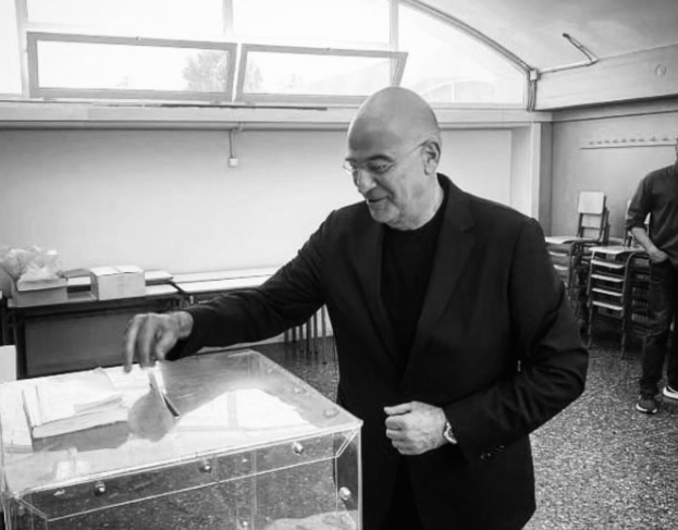Ψήφισε ο Νίκος Δένδιας