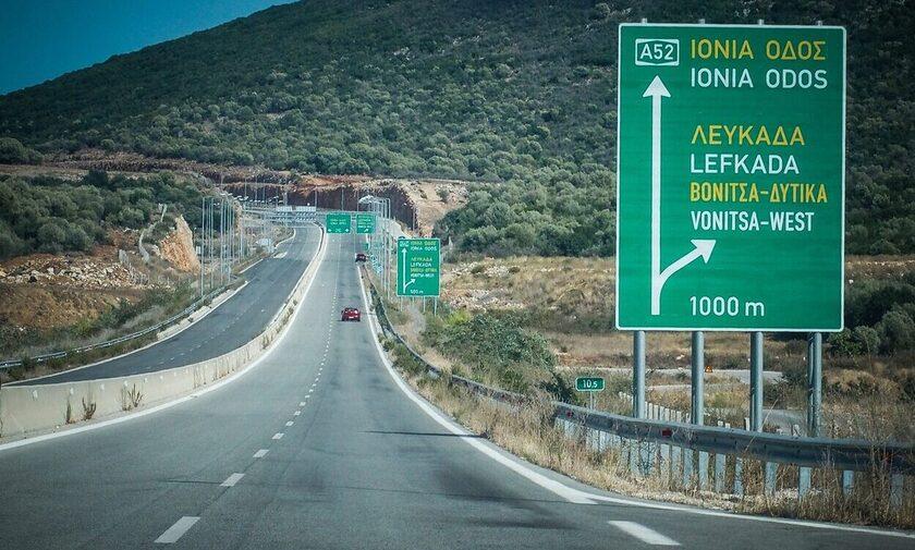 Ιόνια Οδός: Φωτιά σε φορτηγό – Κλειστή και στα δυο ρεύματα κυκλοφορίας