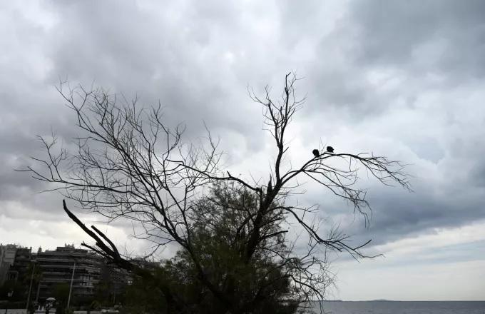 Άστατος ο καιρός με βροχές και καταιγίδες