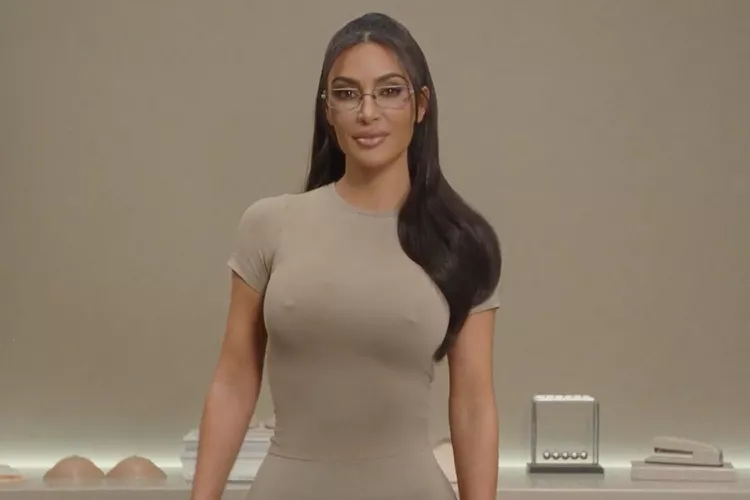 Η Kim Kardashian καταπολεμά την κλιματική αλλαγή με… τις θηλές της