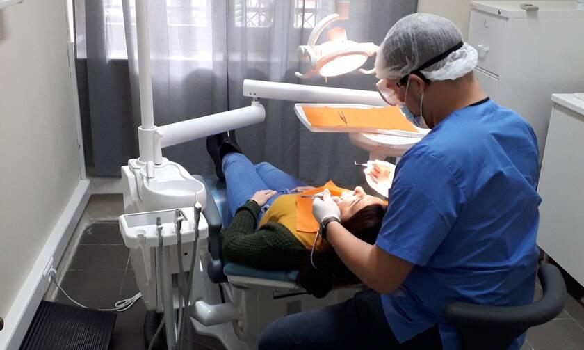 Ηλιούπολη: Τι ισχυρίζεται ο 50χρονος που κατηγορείται ότι προσποιούνταν τον οδοντίατρο