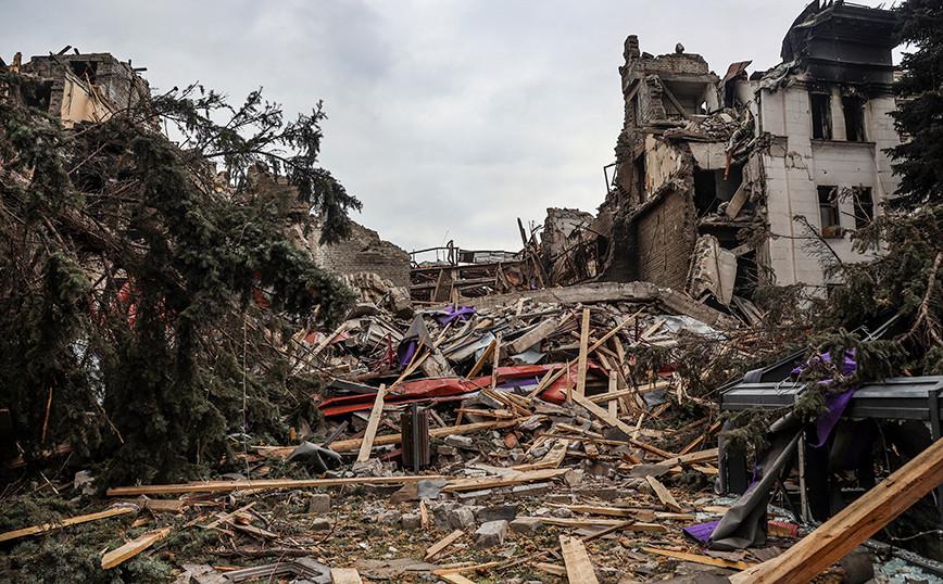 Ουκρανία: Ο Λευκός Οίκος μιλά για αναγκαία στρατιωτική βοήθεια μετά τις ρωσικές επιθέσεις