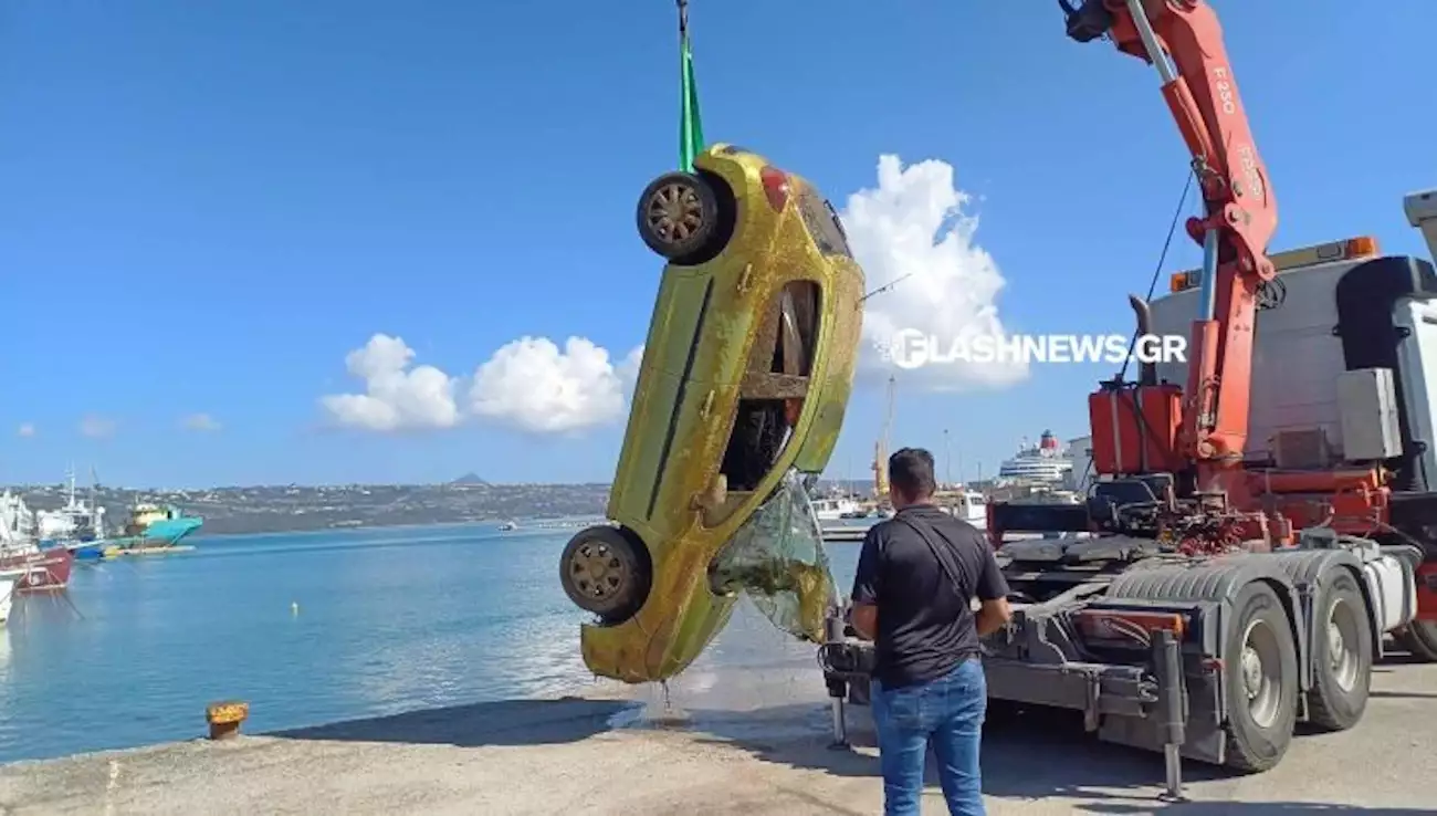 Κρήτη: Αυτοκίνητο που είχε κλαπεί βρέθηκε βυθισμένο σε λιμάνι (ΒΙΝΤΕΟ)