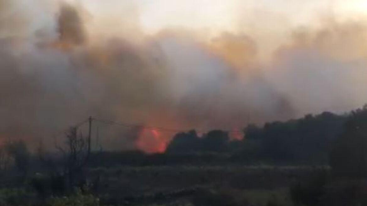 Ισπανία: Μαίνεται η φωτιά στην Τενερίφη – 26.000 άνθρωποι απομακρύνθηκαν