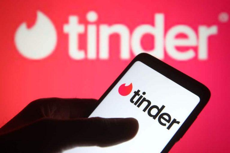 Tinder: Ρωτήσαμε Θεσσαλονικείς γιατί «ψάχνονται» στη δημοφιλή πλατφόρμα γνωριμιών