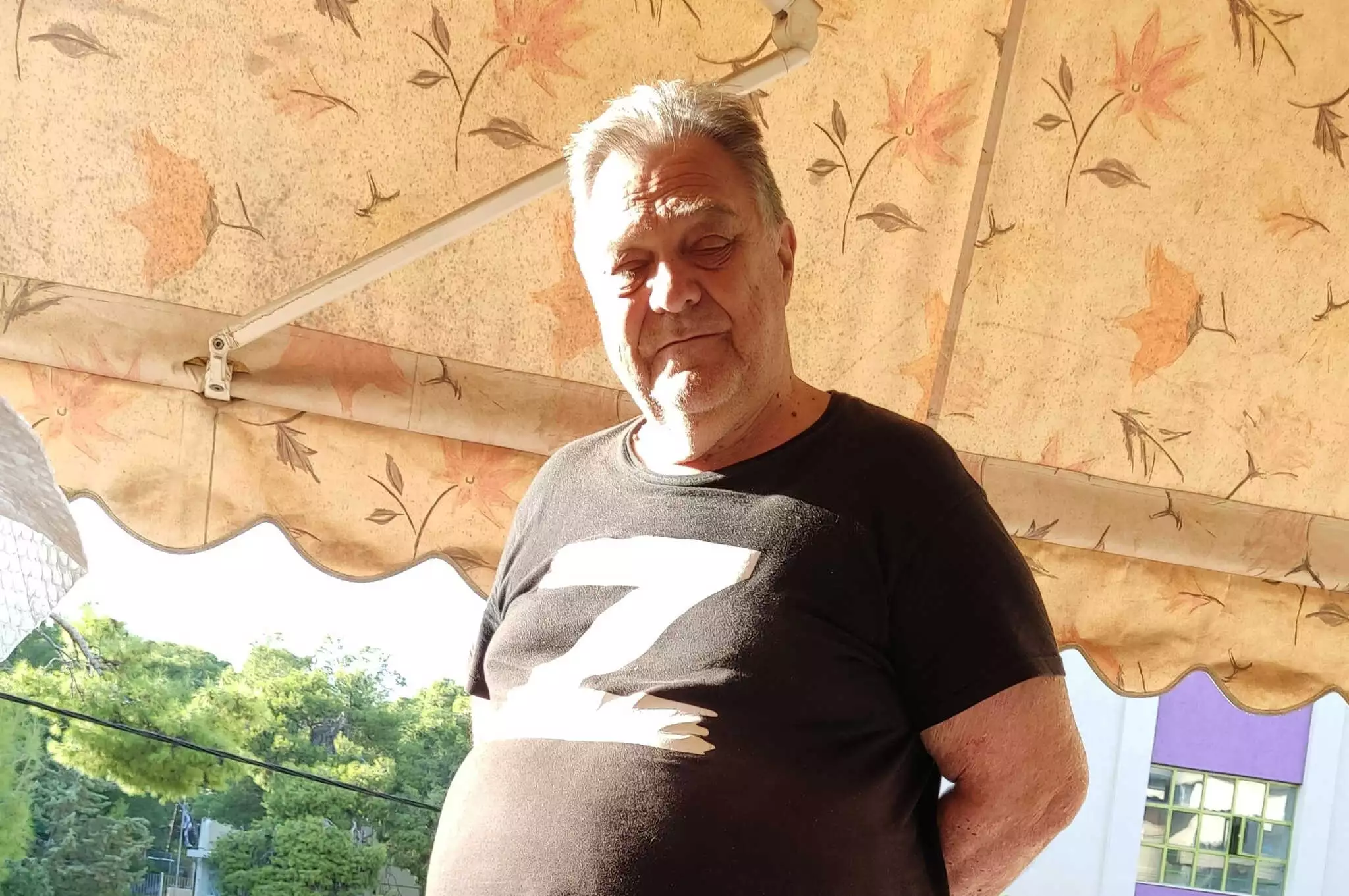 Αυτοδιοικητικές εκλογές: Υποψήφιος περιφερειακός σύμβουλος στην Αττική πόζαρε με μπλουζάκι υπέρ της ρωσικής εισβολής