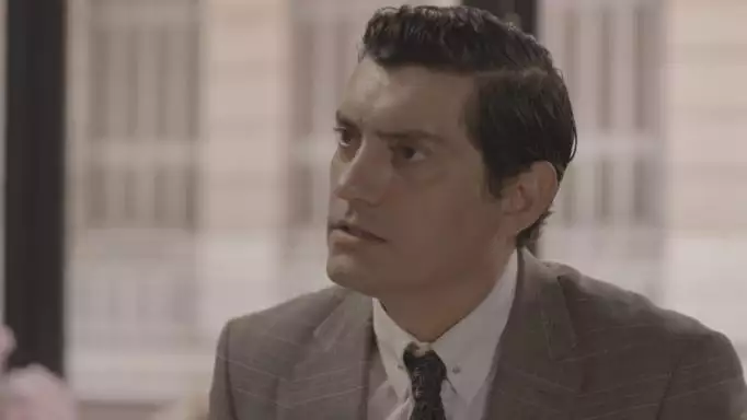 Παράδεισος των Κυριών: Ο Ντίνος παρακολουθεί τη Μιράντα