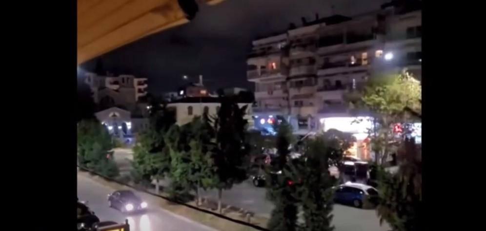 Καλαμαριά: Γειτονιά μετατράπηκε σε ντίσκο από βλάβη στον ηλεκτροφωτισμό (ΒΙΝΤΕΟ)