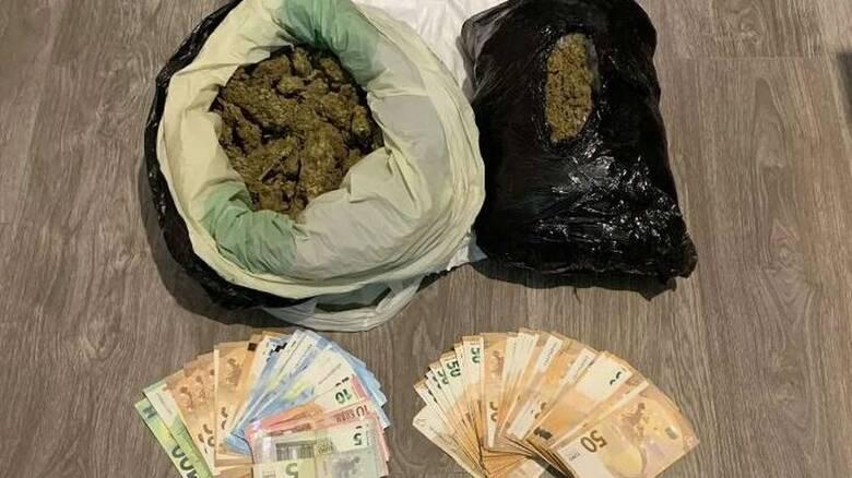 Τρίκαλα: Τρεις συλλήψεις για διακίνηση ναρκωτικών