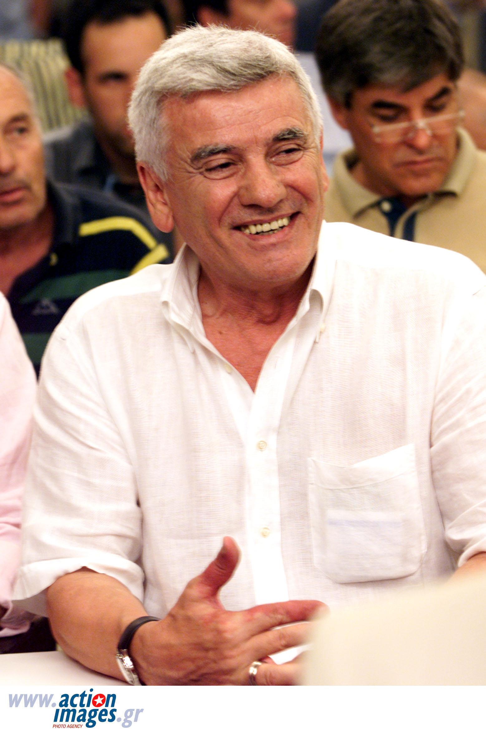 Πέθανε ο Νίκος Γιούτσος, ο θρύλος του Ολυμπιακού