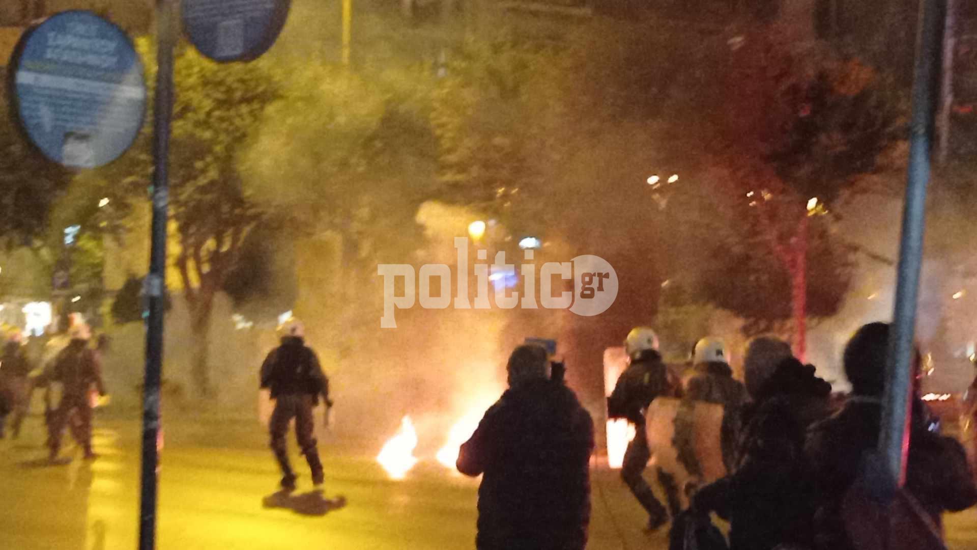 Θεσσαλονίκη: Ένταση και επεισόδια αυτή την ώρα στην πορεία για την επέτειο του Πολυτεχνείου (ΒΊΝΤΕΟ & ΦΩΤΟ)