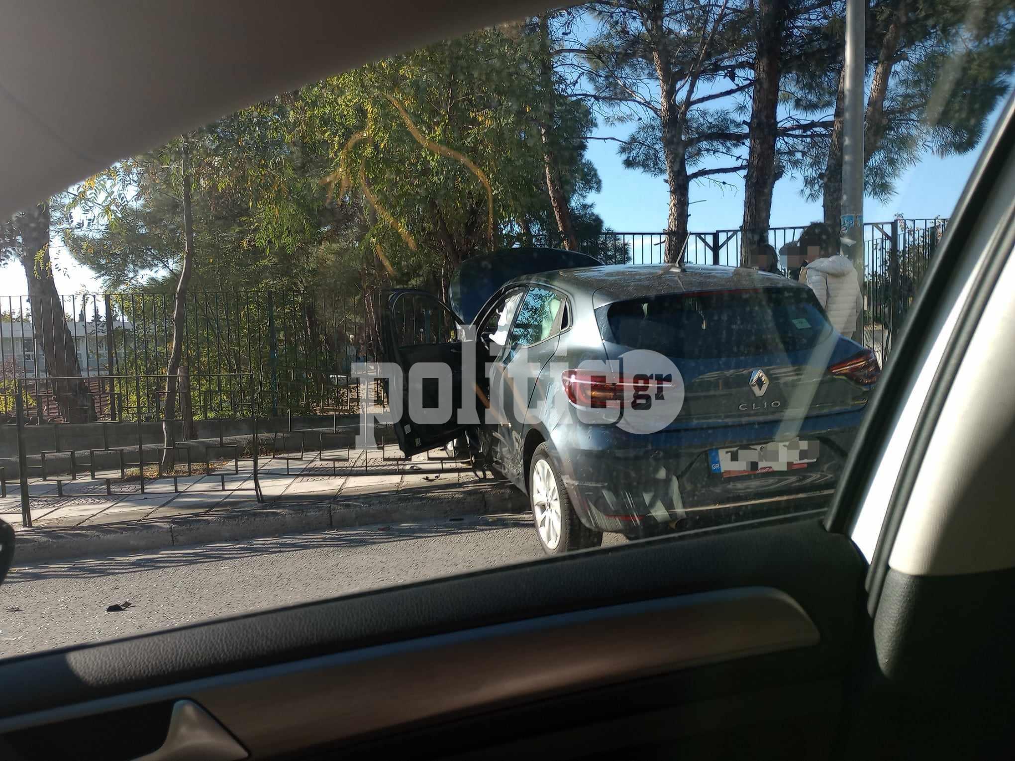 Θεσσαλονίκη: Τροχαίο ατύχημα έξω από σχολείο στην Καλαμαριά (ΕΙΚΟΝΕΣ)