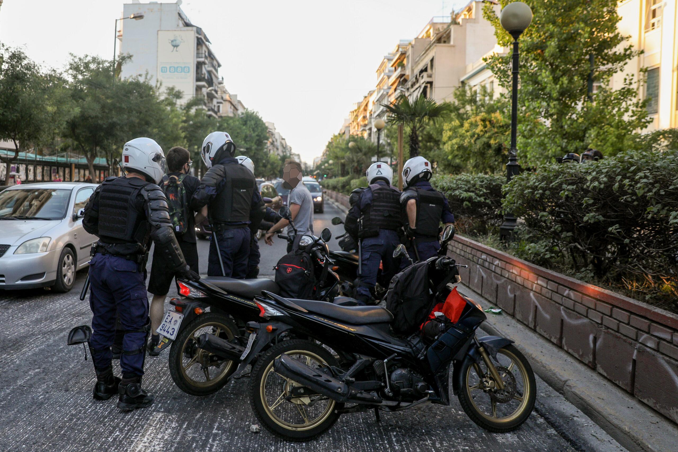 Επεισόδια στην Αθήνα: Ελεύθεροι οι αντιεξουσιαστές που συνελήφθησαν σε Μοναστηράκι και Βικτώρια