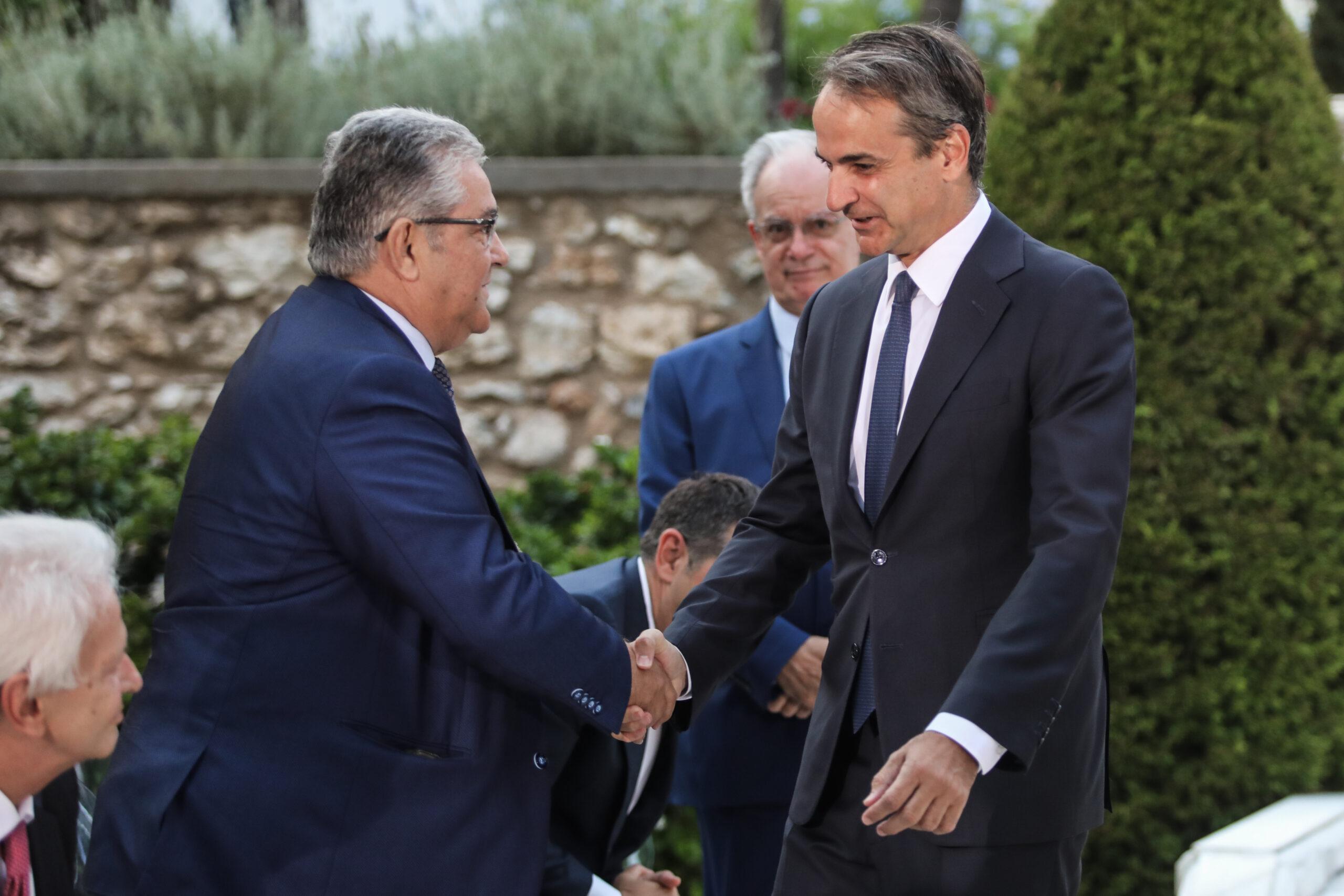 Η ξαφνική σύμπλευση ΝΔ-ΚΚΕ και η προτίμηση Μητσοτάκη για… αξιωματική αντιπολίτευση