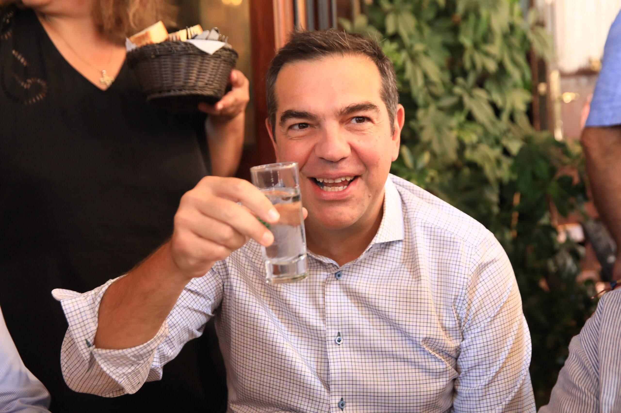 Πόσα χρήματα άφησε πουρμπουάρ ο Αλέξης Τσίπρας στην ταβέρνα όπου συνάντησε τον Σακελλαρίδη (ΒΙΝΤΕΟ)