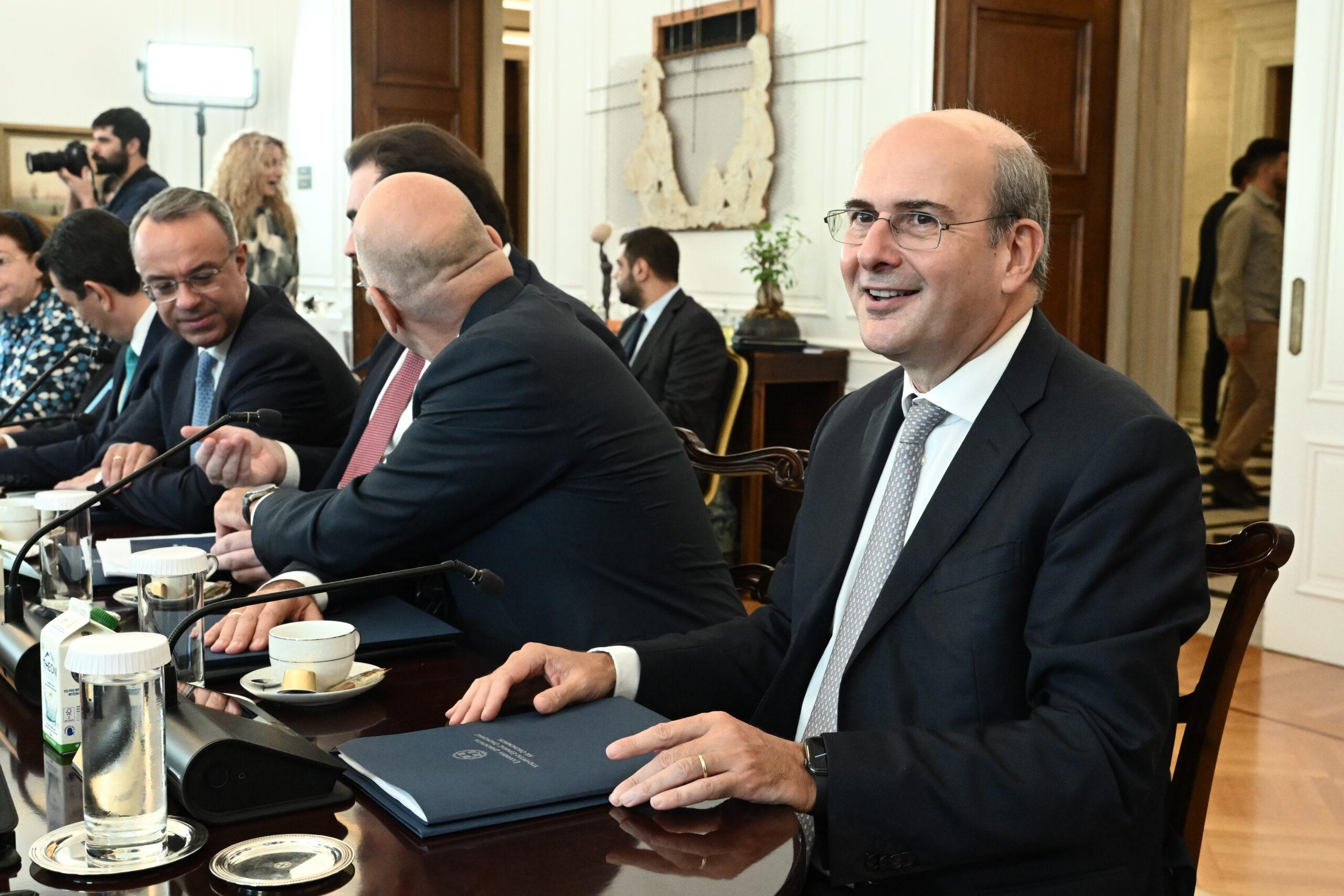 Χατζηδάκης για φορολογικό νομοσχέδιο: «Δεν είναι οριζόντιο μέτρο η φορολόγηση των ελεύθερων επαγγελματιών»