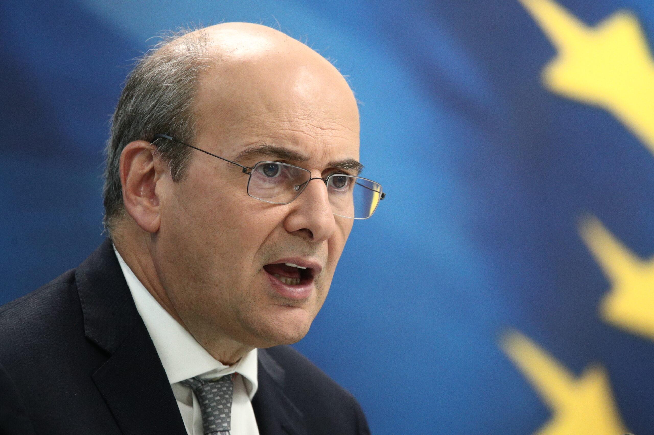 Κωστής Χατζηδάκης: «Δεν νοείται ο ελεύθερος επαγγελματίας να βγάζει λιγότερα από τον κατώτατο μισθό»