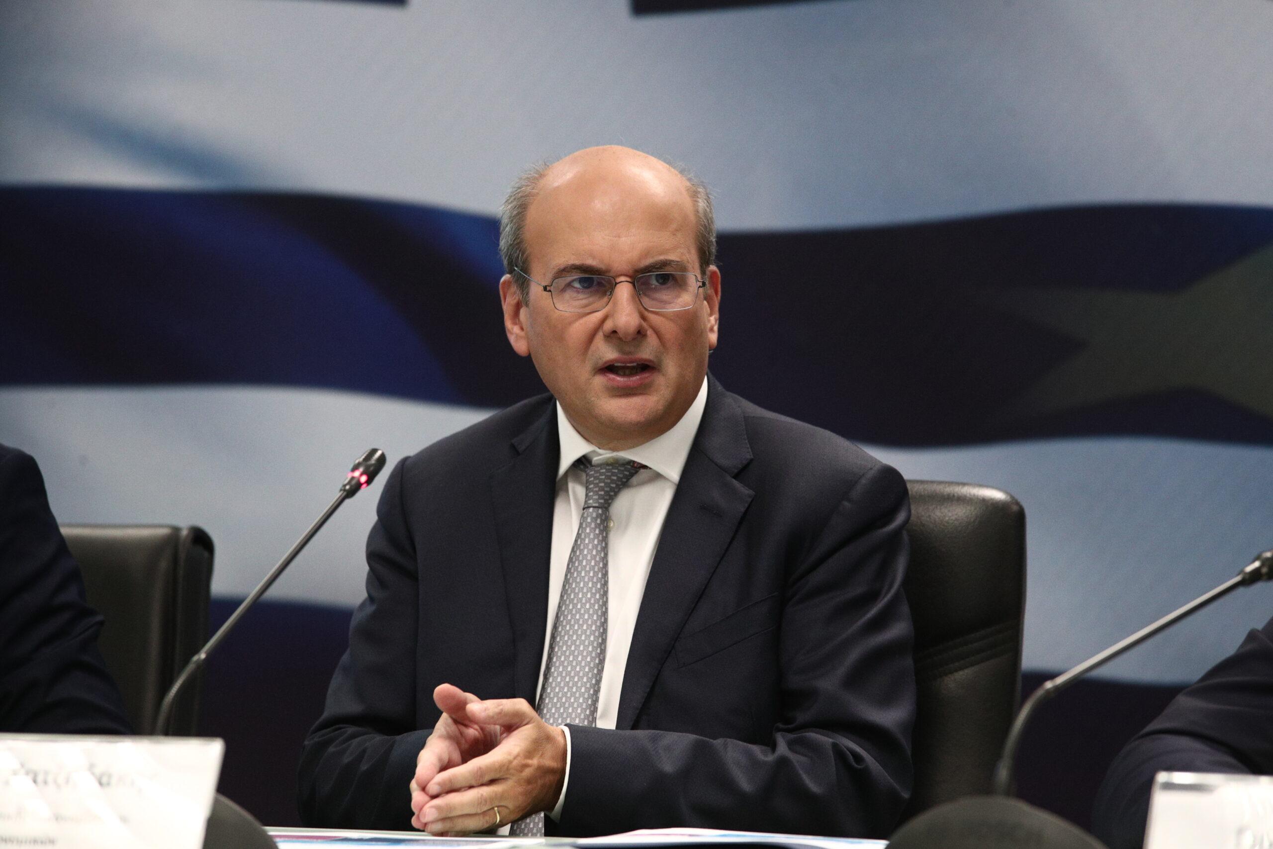 Φορολογικό Νομοσχέδιο – Κ. Χατζηδάκης: «Μείωση κατά 50% στο τέλος επιτηδεύματος για τους ελ. επαγγελματίες» (ΒΙΝΤΕΟ)