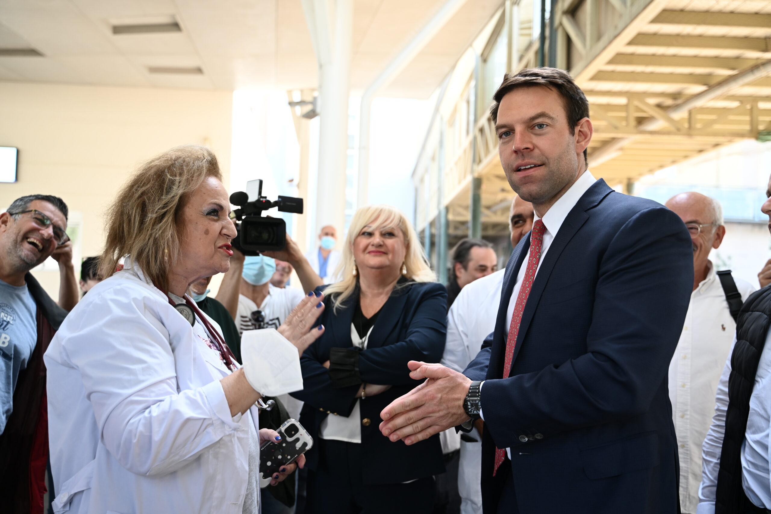 Επίσκεψη Κασσελάκη στο Γ. Γεννηματάς: «Επιτέλους να στελεχωθεί το ΕΣΥ όπως πρέπει» – Συμμετείχε και η Παγώνη