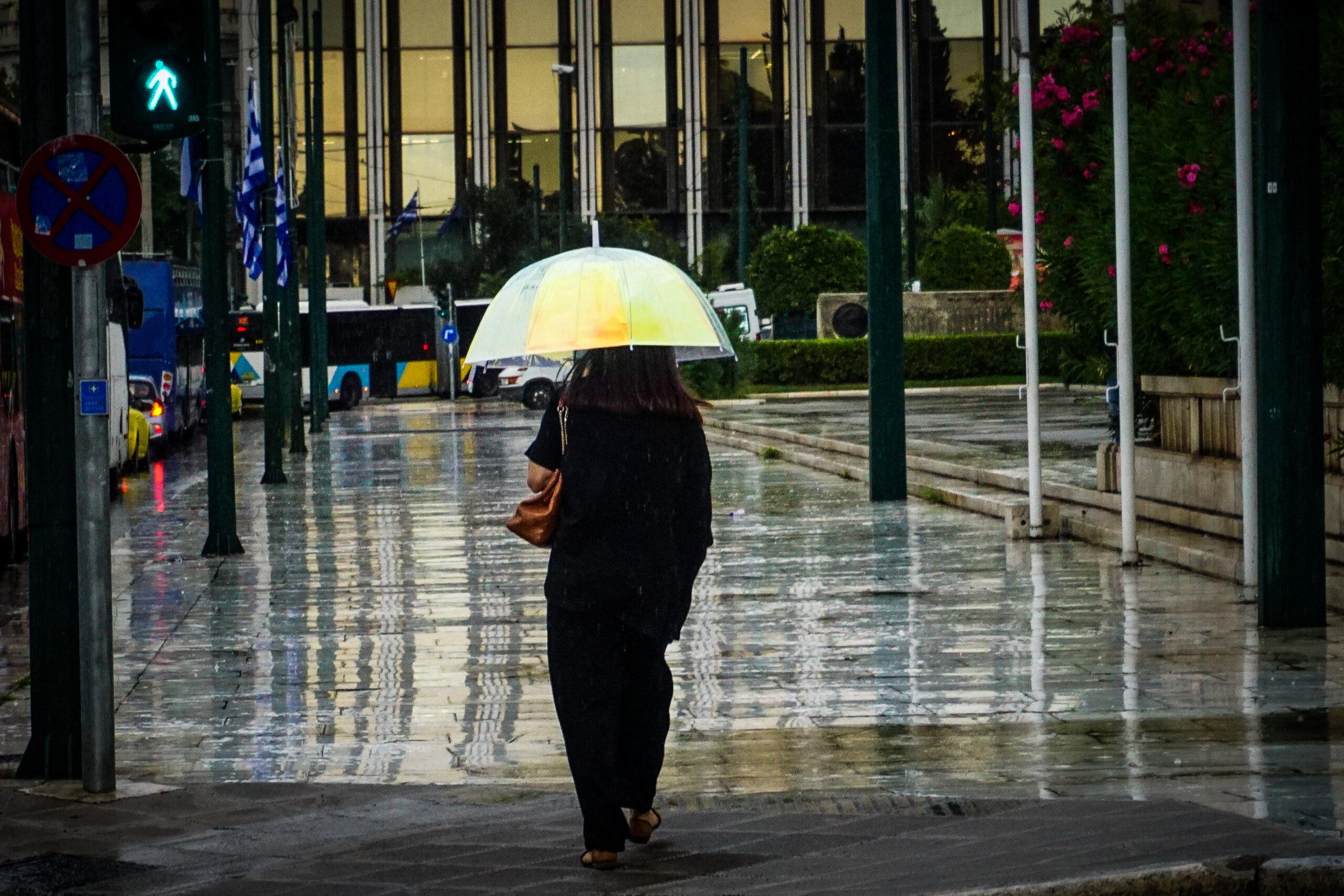 Χαλάει ο καιρός με βροχές και καταιγίδες στο μεγαλύτερο μέρος της χώρας