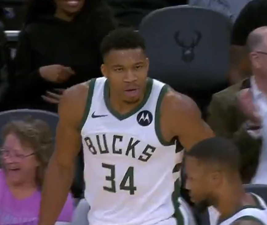 Μπακς: Ο πανηγυρισμός του Γιάννη έφερε δεύτερη τεχνική ποινή και αποβολή – Πήγε εκνευρισμένος στα αποδυτήρια (ΒΙΝΤΕΟ)