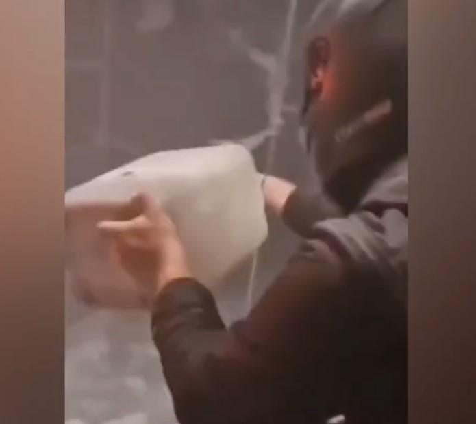 Επεισόδιο με μπιτόνι στο Μοναστηράκι: Οι ισχυρισμοί του 27χρονου κατηγορούμενου – «Δεν φώναξα “κάψτε τους”, είμαι πατριώτης»