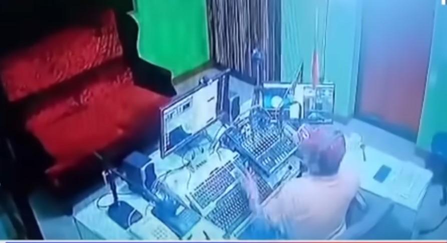 Σοκαριστικό βίντεο – Ραδιοφωνικός παρουσιαστής εκτελέστηκε κατά τη διάρκεια ζωντανής εκπομπής