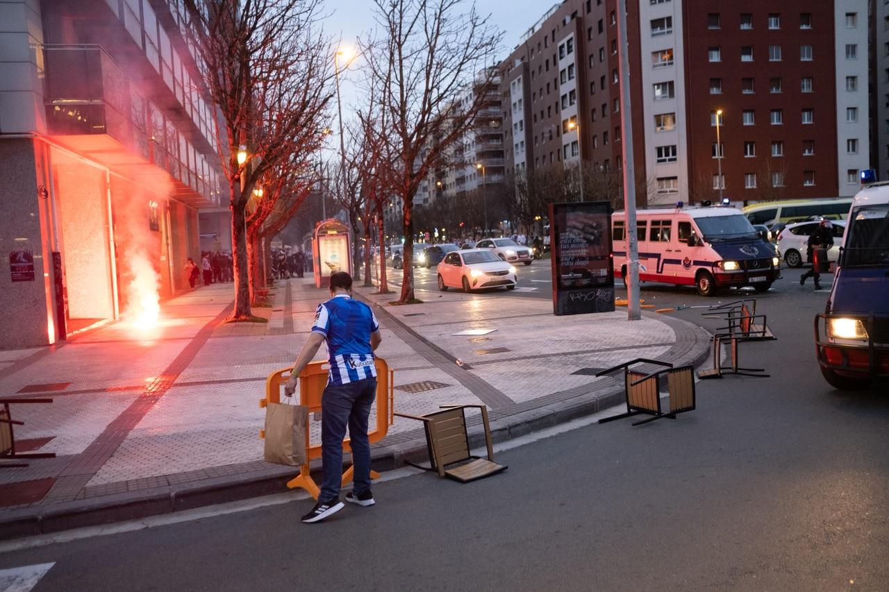 Ισπανία: Μεγάλης έκτασης επεισόδια πριν την αναμέτρηση της Σοσιεδάδ με την Μπενφίκα – Στο νοσοκομείο επτά Πορτογάλοι (ΒΙΝΤΕΟ)