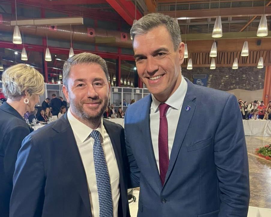Στην Ισπανία για το συνέδριο του PES ο Ανδρουλάκης – Συναντήθηκε με Σάντσεθ