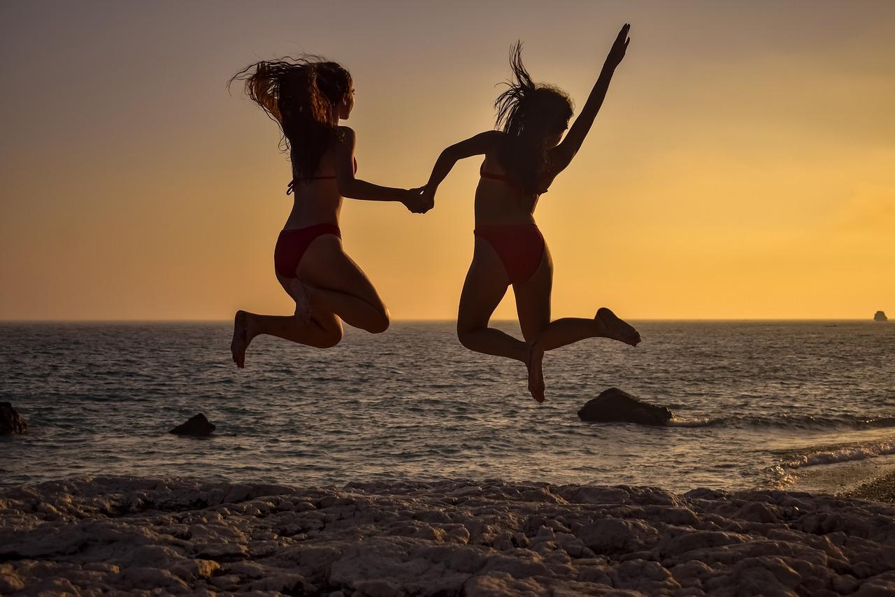 Εφηβεία: 10 tips για να μεγαλώσετε χαρούμενα παιδιά από τον πιο ευτυχισμένο λαό του κόσμου