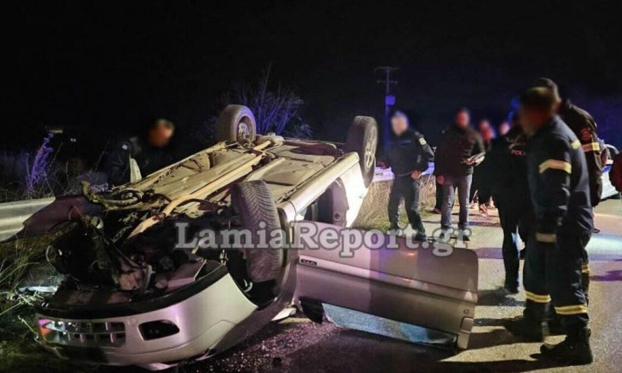 Λαμία: Τρομακτικό τροχαίο με δύο τραυματίες – ΙΧ κατέληξε στις μπάρες