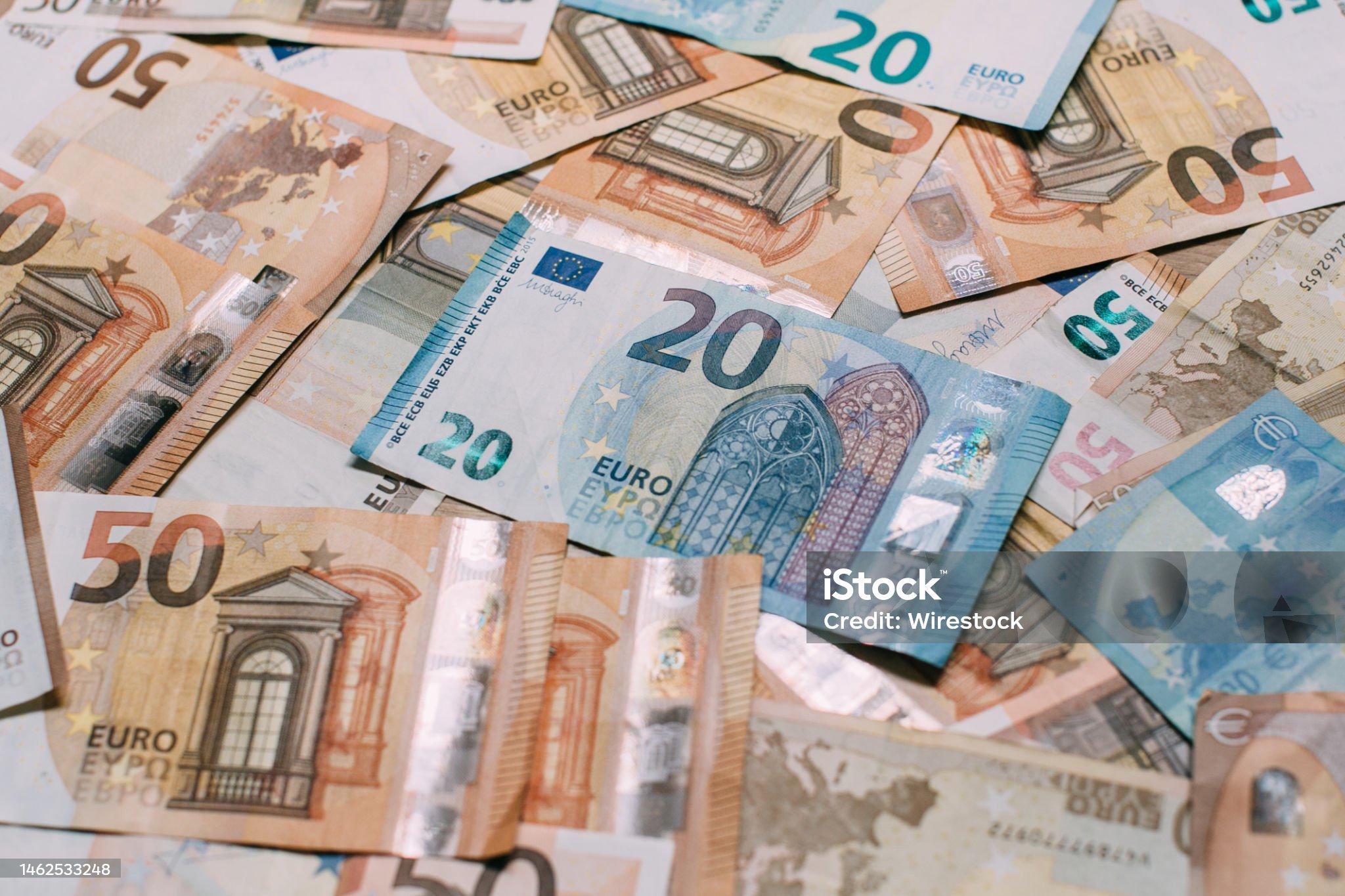 Σε εξέλιξη οι διαβουλεύσεις για την νέα αύξηση του κατώτατου μισθού