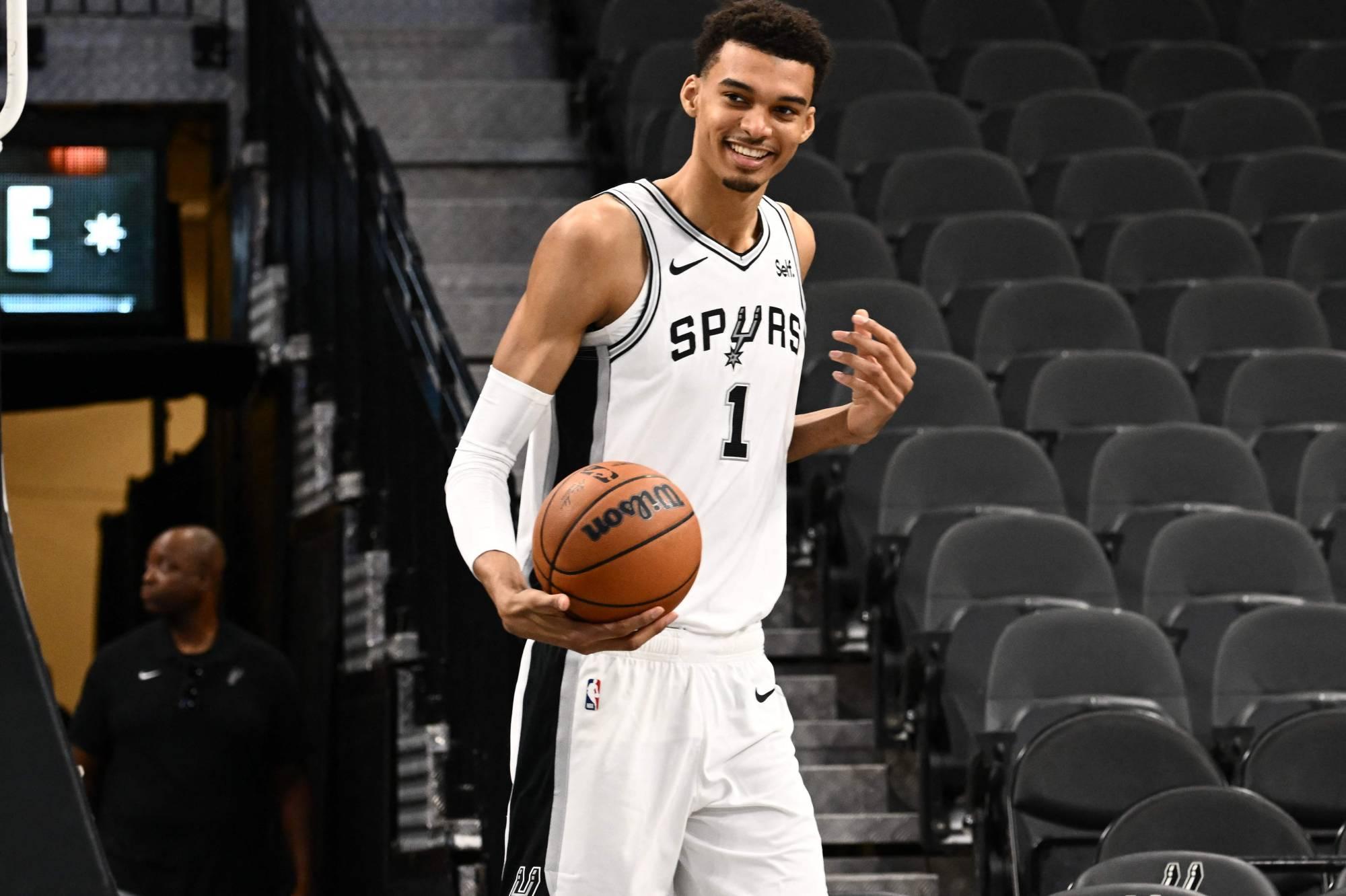 NBA: Το next big thing Γουεμπανιάμα οδήγησε  τους Σπερς σε μυθική ανατροπή 20 πόντων  – Αποτέλεσματα και highlights
